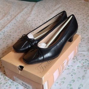 Trotters Margo Pump women's 6.5 wide